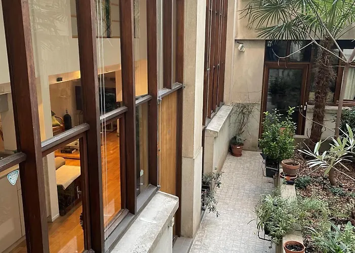 Loft On A Garden, Charm & Calm And Elegant