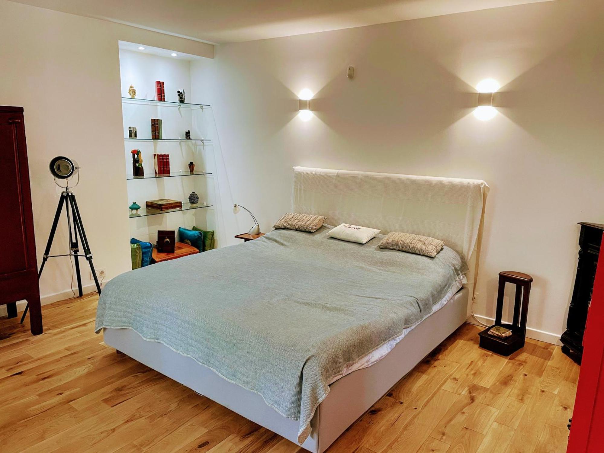 Loft With View On A Quiet Garden, Parisian Charm Appartement *